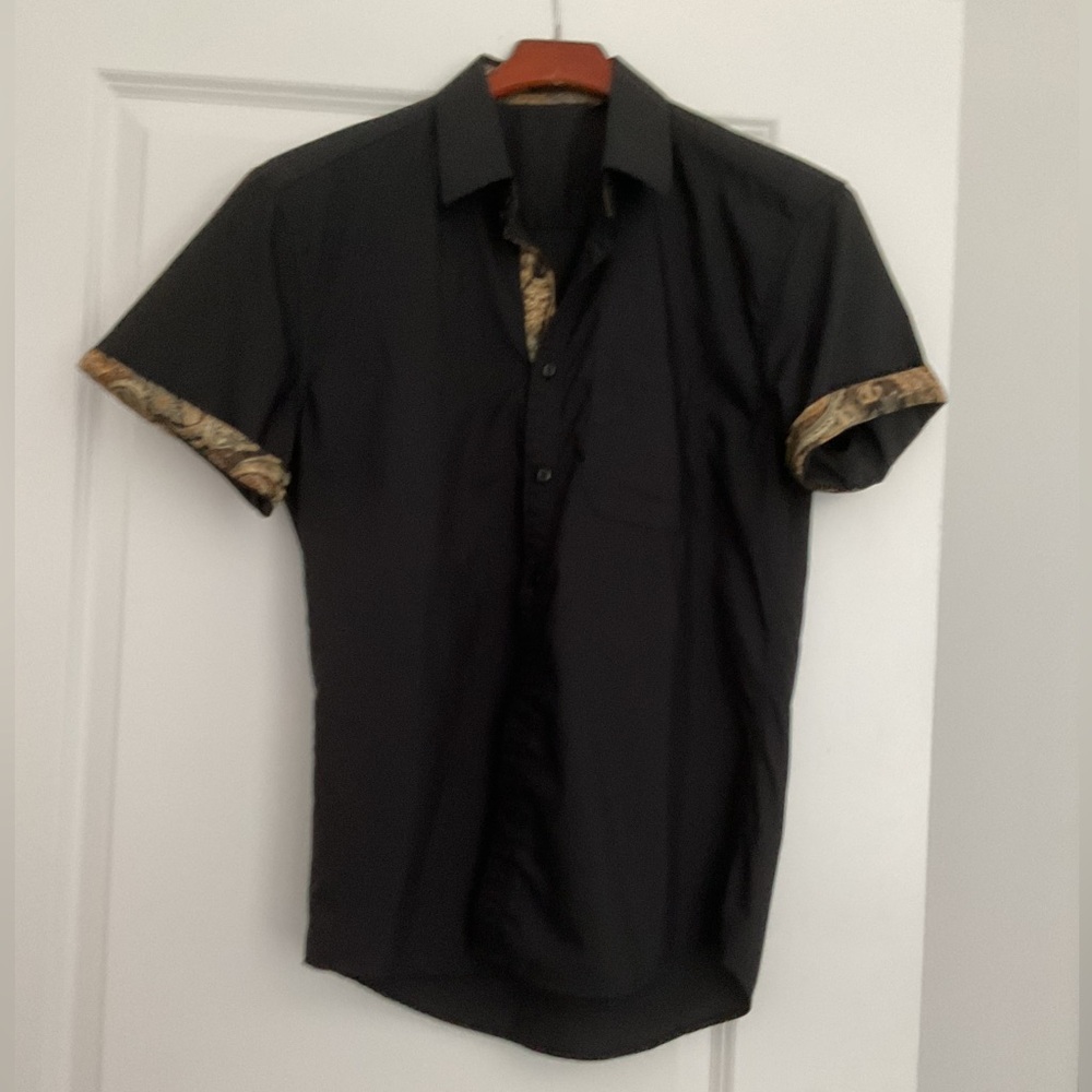 Hisdern men’s S 15.5” black with gold floral trim